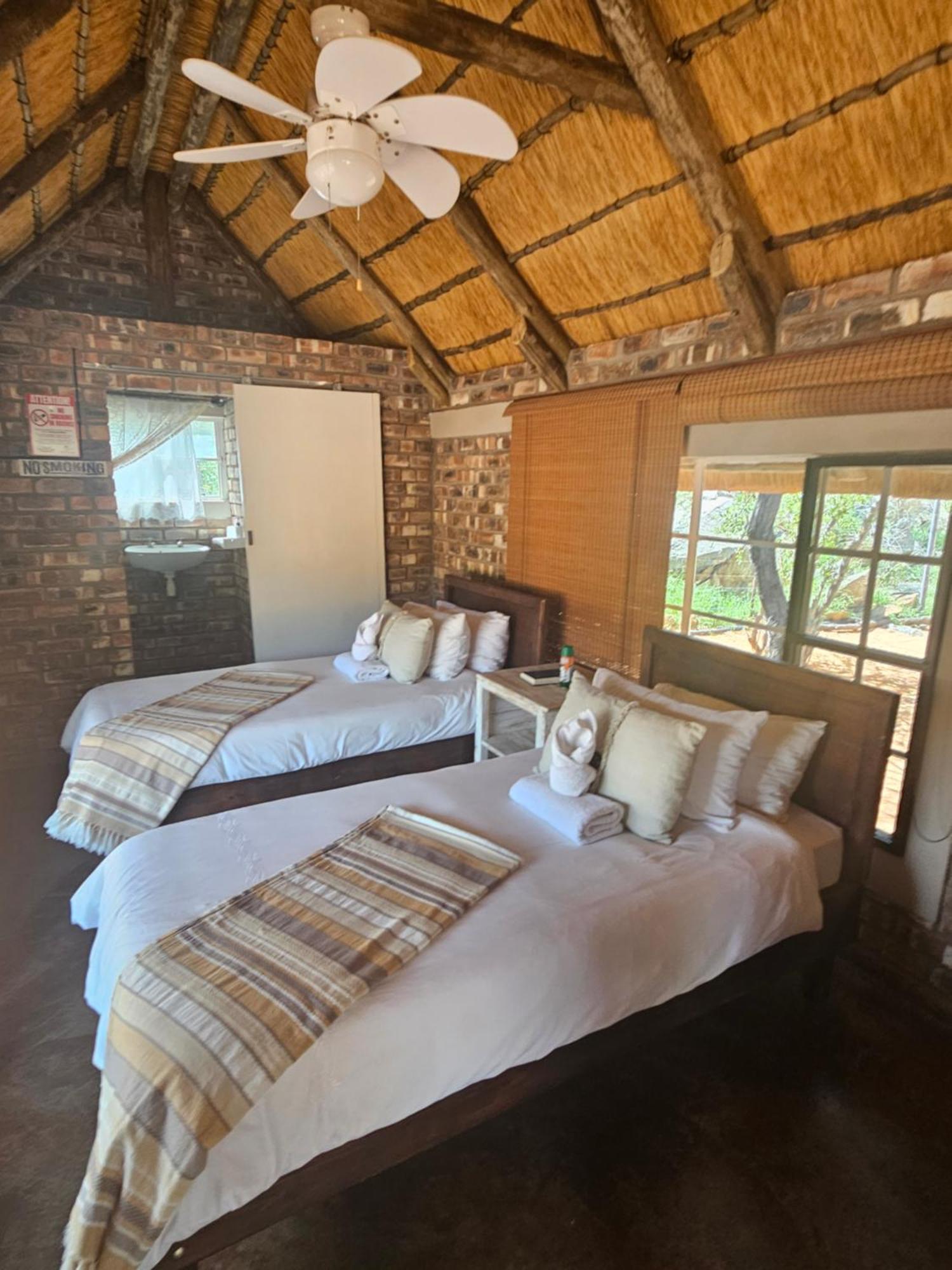 Kaoko Bush Lodge Kamanjab المظهر الخارجي الصورة